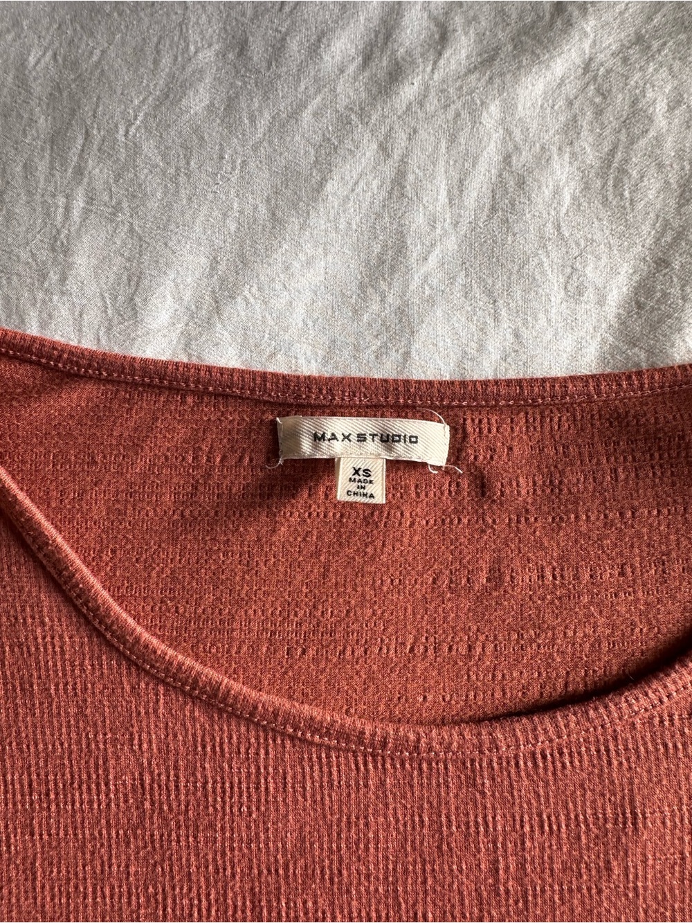 Max Studio Rust Ruched Sleeve Textured Knit Top - Picture 5 of 11